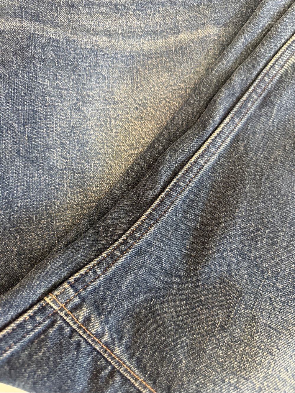 Madewell curvy darted barrel leg jeans in size 29. - Picture 5 of 6